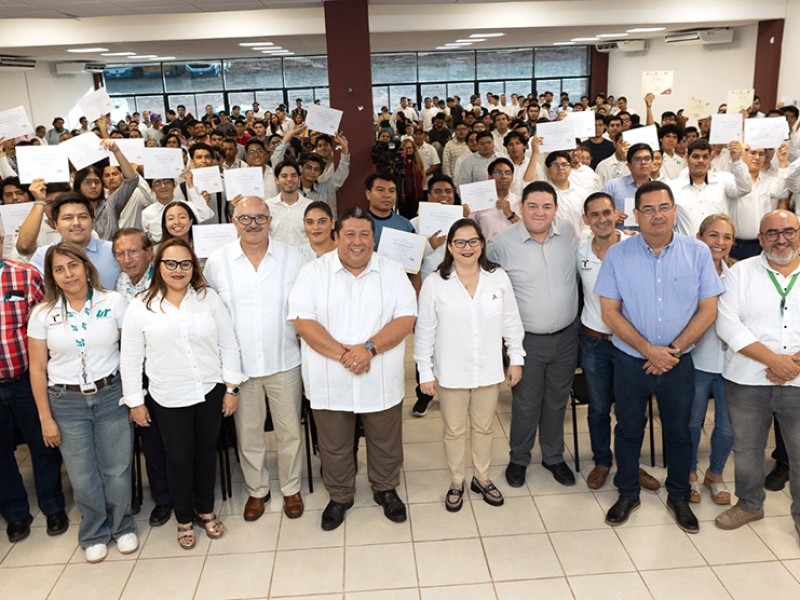 Certifican a estudiantes de la Universidad Tecnológica de Altamira en el idioma inglés
