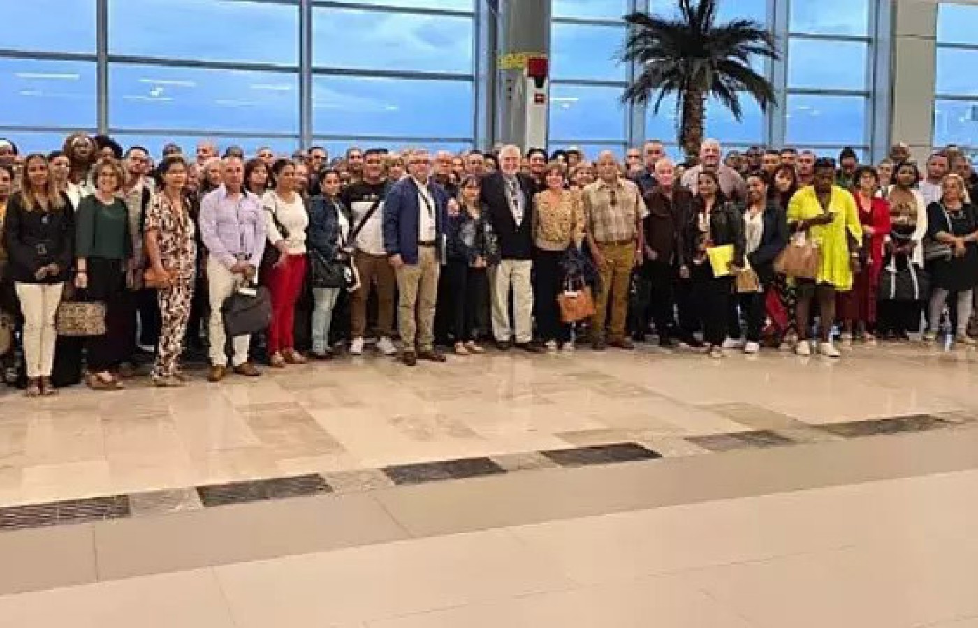 Régimen cubano envía otros 200 médicos a México