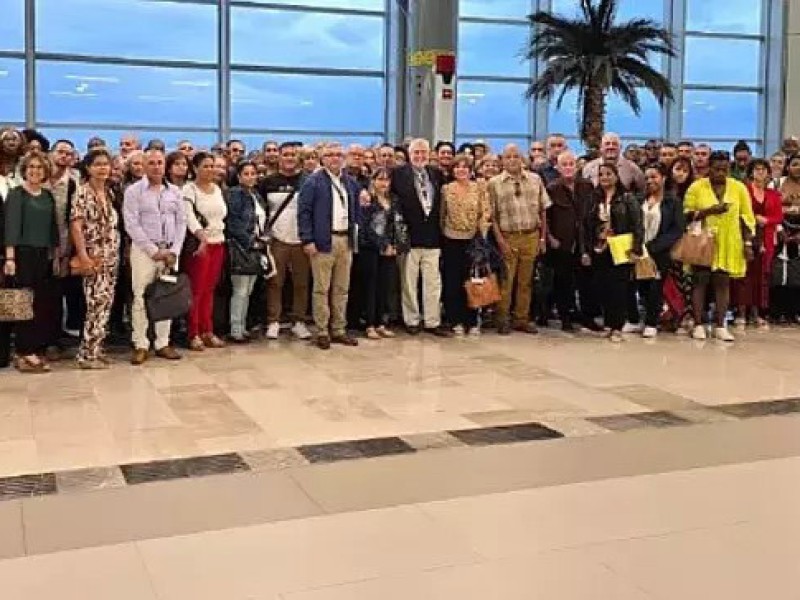 Régimen cubano envía otros 200 médicos a México