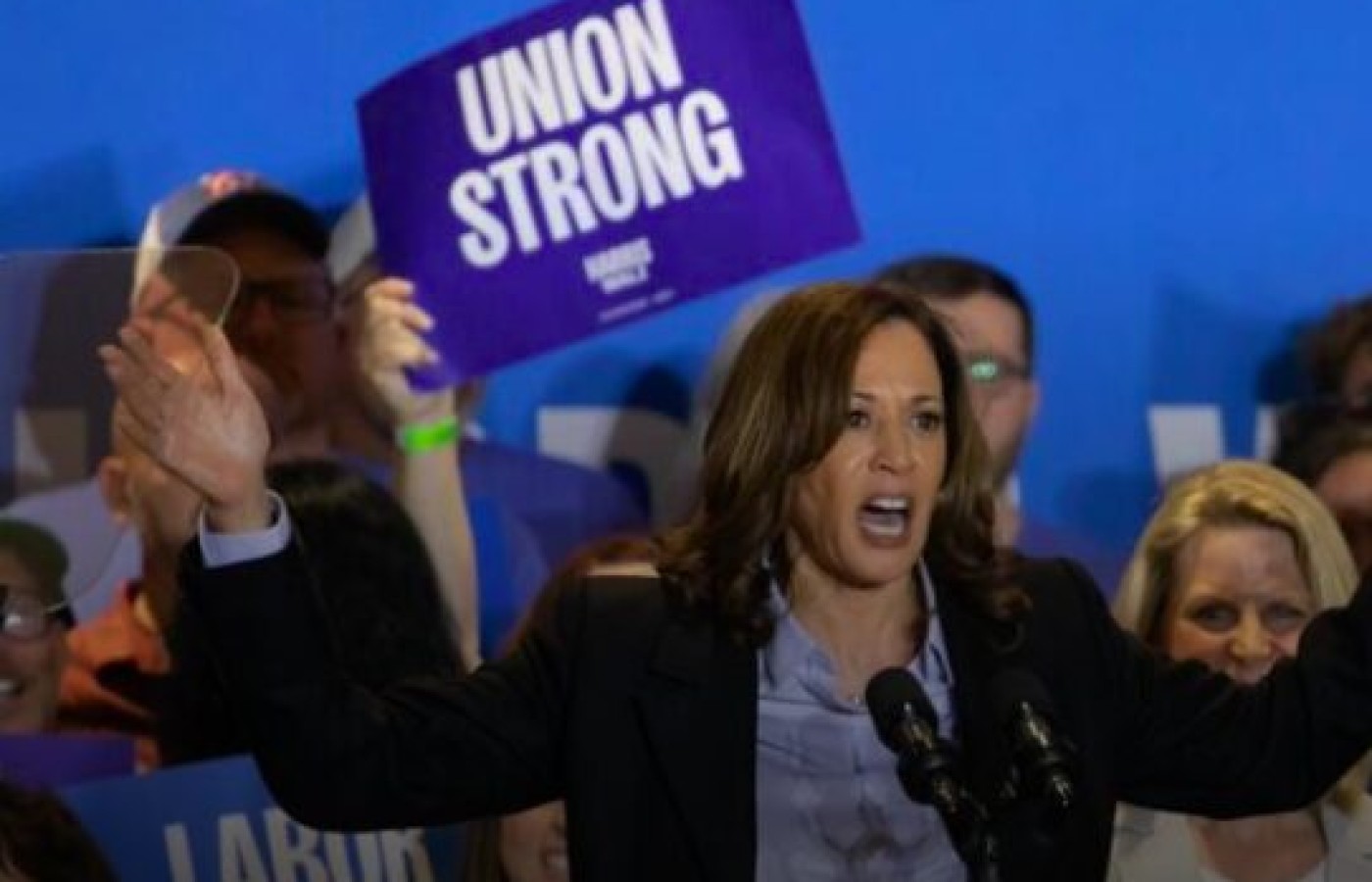 Dialoga Kamala Harris con latinos