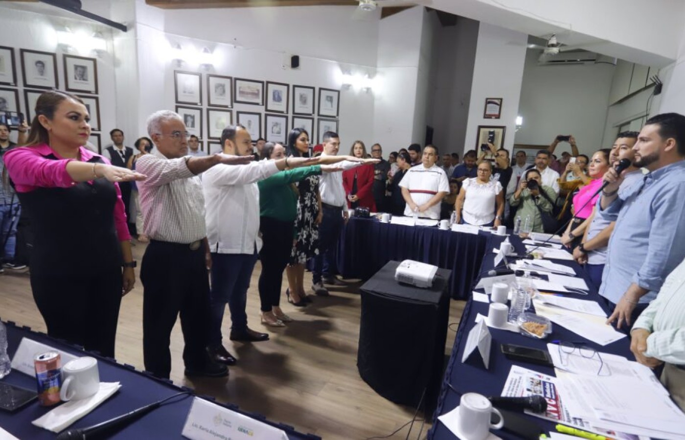 Luis Munguía toma protesta a juezas y jueces municipales