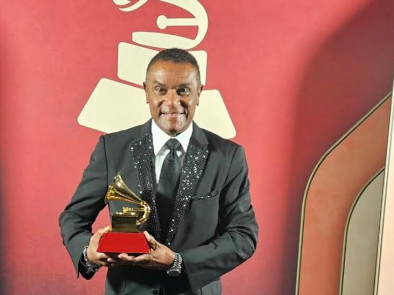 “Señores, el bolero está vivito y coleando”, afirma El Canario, tras ganar el Latin Grammy