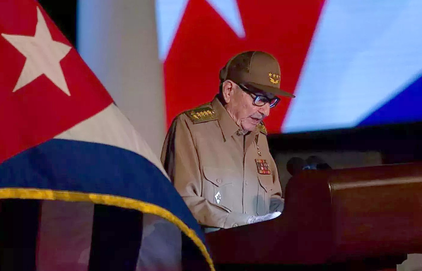 Militares cubanos tienen millones de dólares ocultos en cuentas bancarias