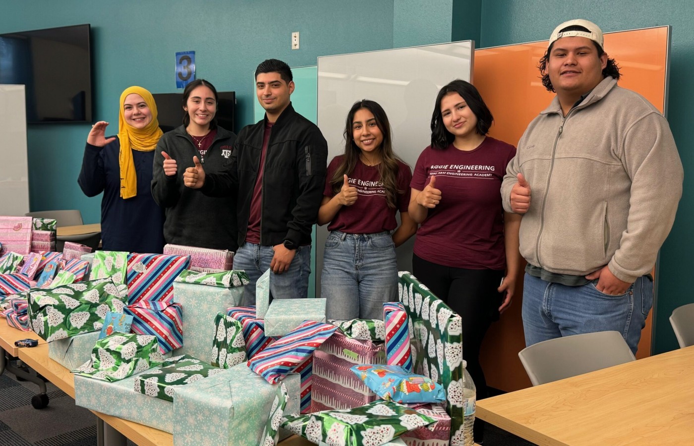 Students with the STC, Texas A&M Engineering Academy brighten the holidays for children