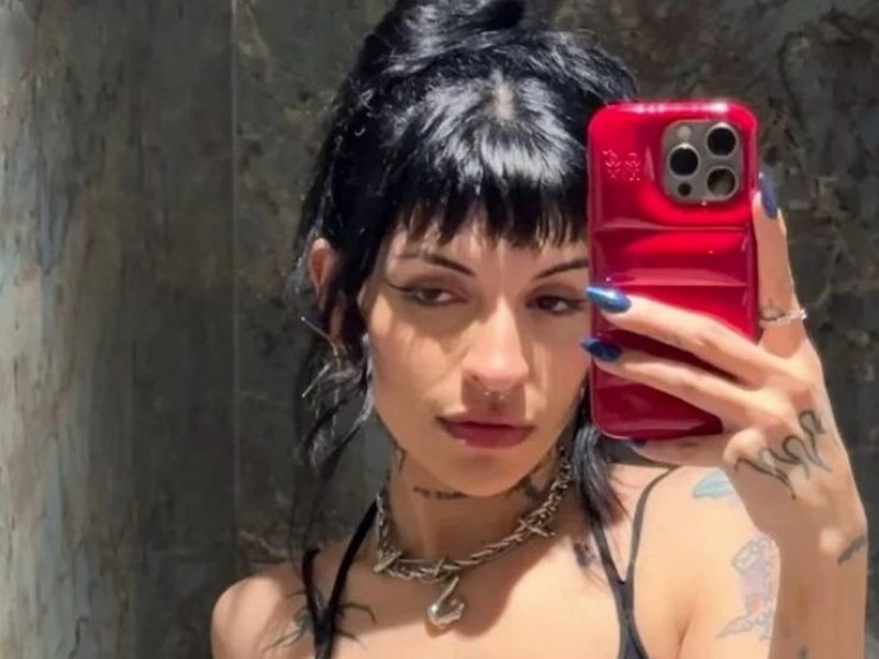 Cazzu lanza fuerte indirecta a Ángela Aguilar en su regreso a los escenarios