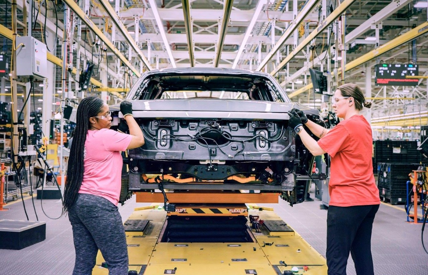 Rouge-Electric-Vehicle-Center_17_-Shemika-Winston.jpg