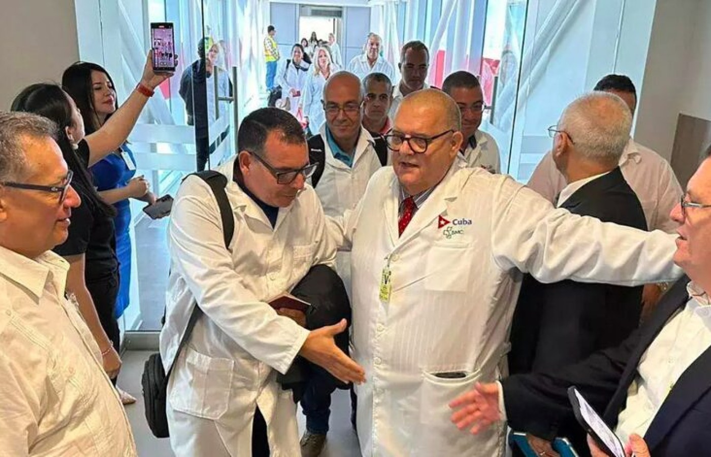 Incluyen esclavitud de los médicos cubanos en informe de Parlamento Europeo