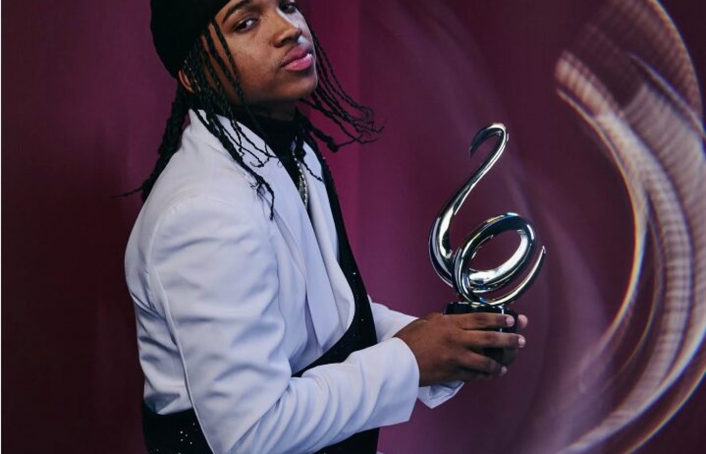 Lomiiel hace historia en Premio Lo Nuestro al ser el primer ganador en Mejor Canción Dembow