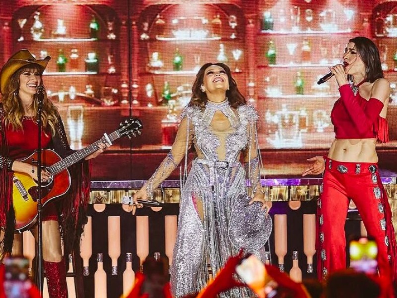 Ha-Ash y Thalía deslumbran en Premio Lo Nuestro con el estreno de "Amiga date cuenta"