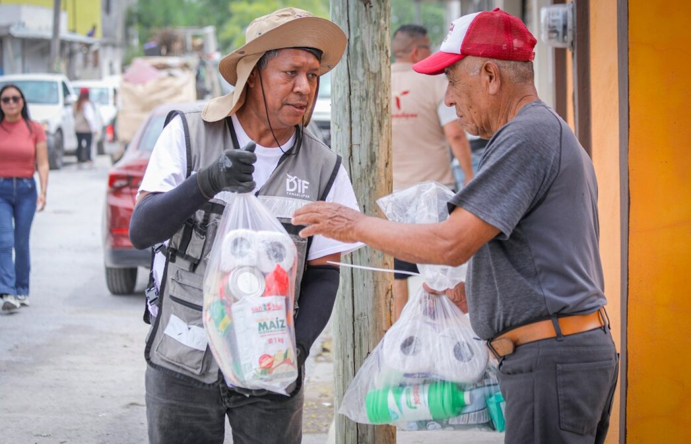 Continúa DIF Tamaulipas entregando apoyos a familias afectadas por lluvias en la frontera