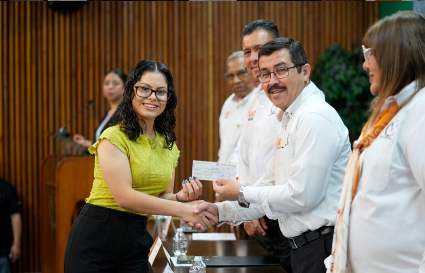Reconoce la UAT la excelencia académica de hijos de docentes