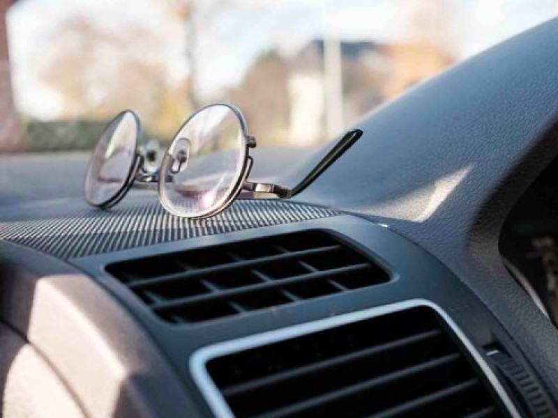 ¡Cuidado con el calor! Objetos que no debes dejar en el auto 