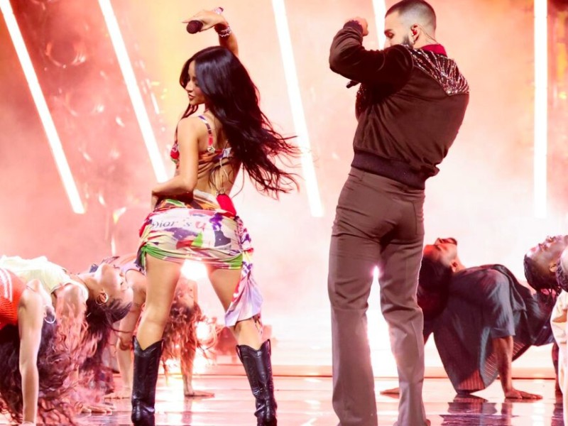 Becky G gana premio a la Artista Latina Favorita en los American Music Awards 2025