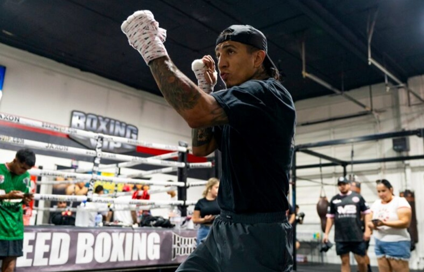 Entrenamiento de Mario Barrios abierto a la prensa en Las Vegas