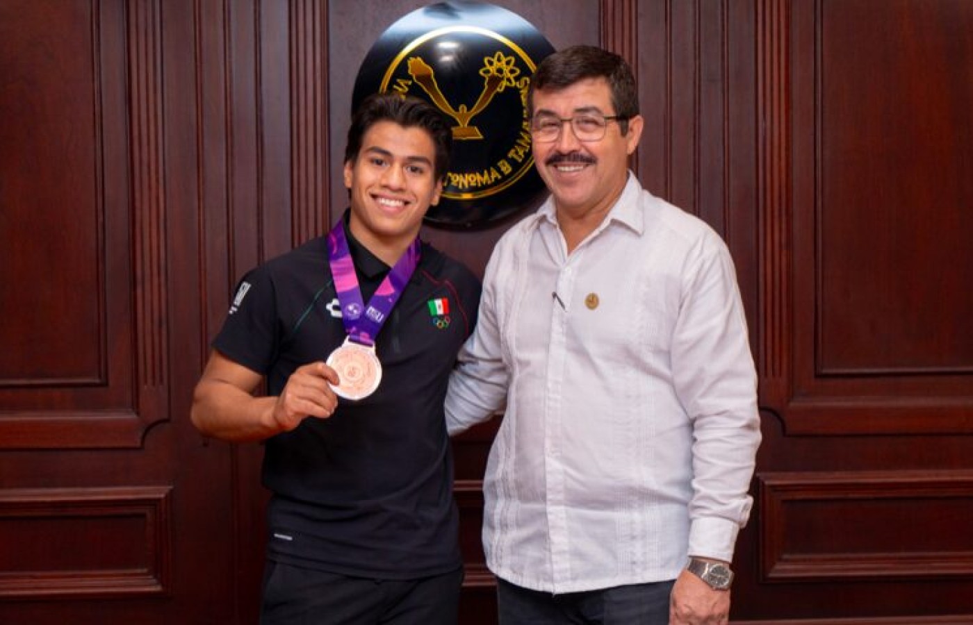 Reconoce rector a Lalo Sagastegui por sus logros deportivos internacionales