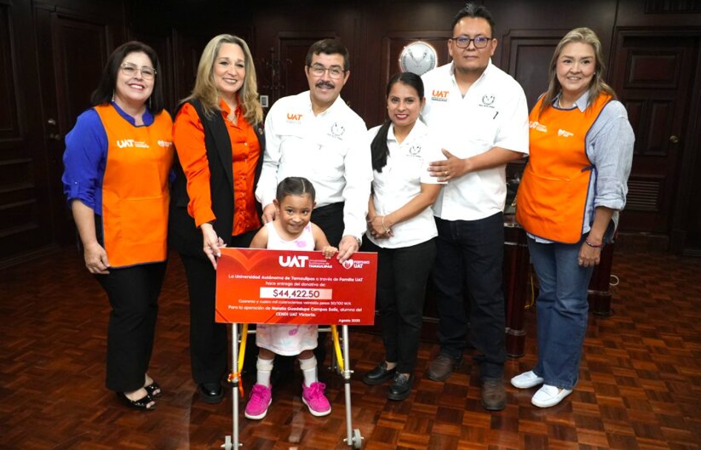 Familia UAT entrega donativo en apoyo a la salud de la pequeña Natalia