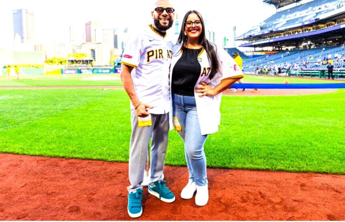 Puerto Rico brilla en Pittsburgh: Oscarito y su hija Coral protagonizan noche histórica en honor a Roberto Clemente