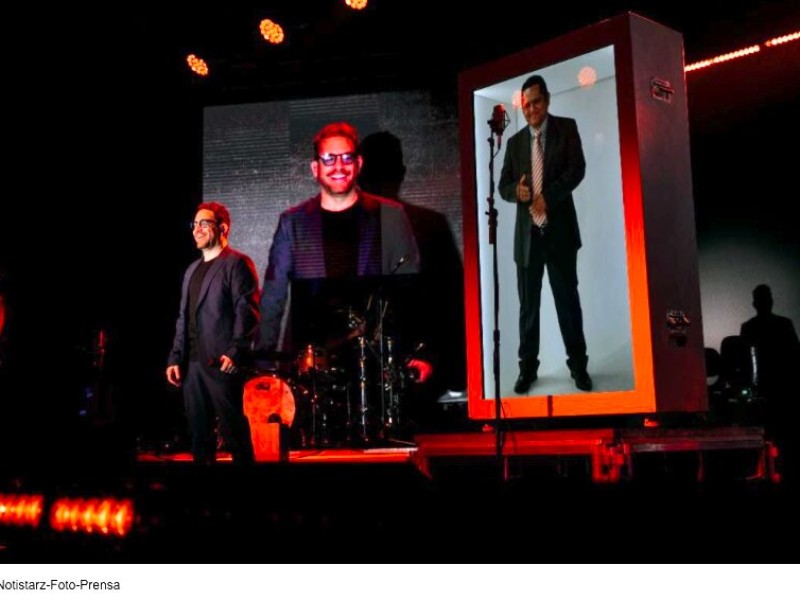 Julio Jaramillo regresa al escenario tras 45 años de su partida, gracias a Juan Fernando Velasco