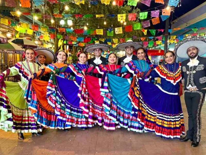 Grupo Folclórico Tecoloxúchitl celebra  a México en San Antonio, Texas