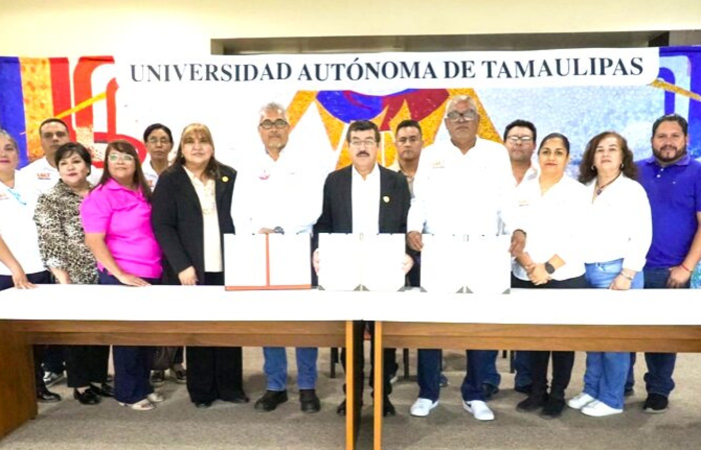 Concreta la UAT acuerdos en beneficio de sus trabajadores