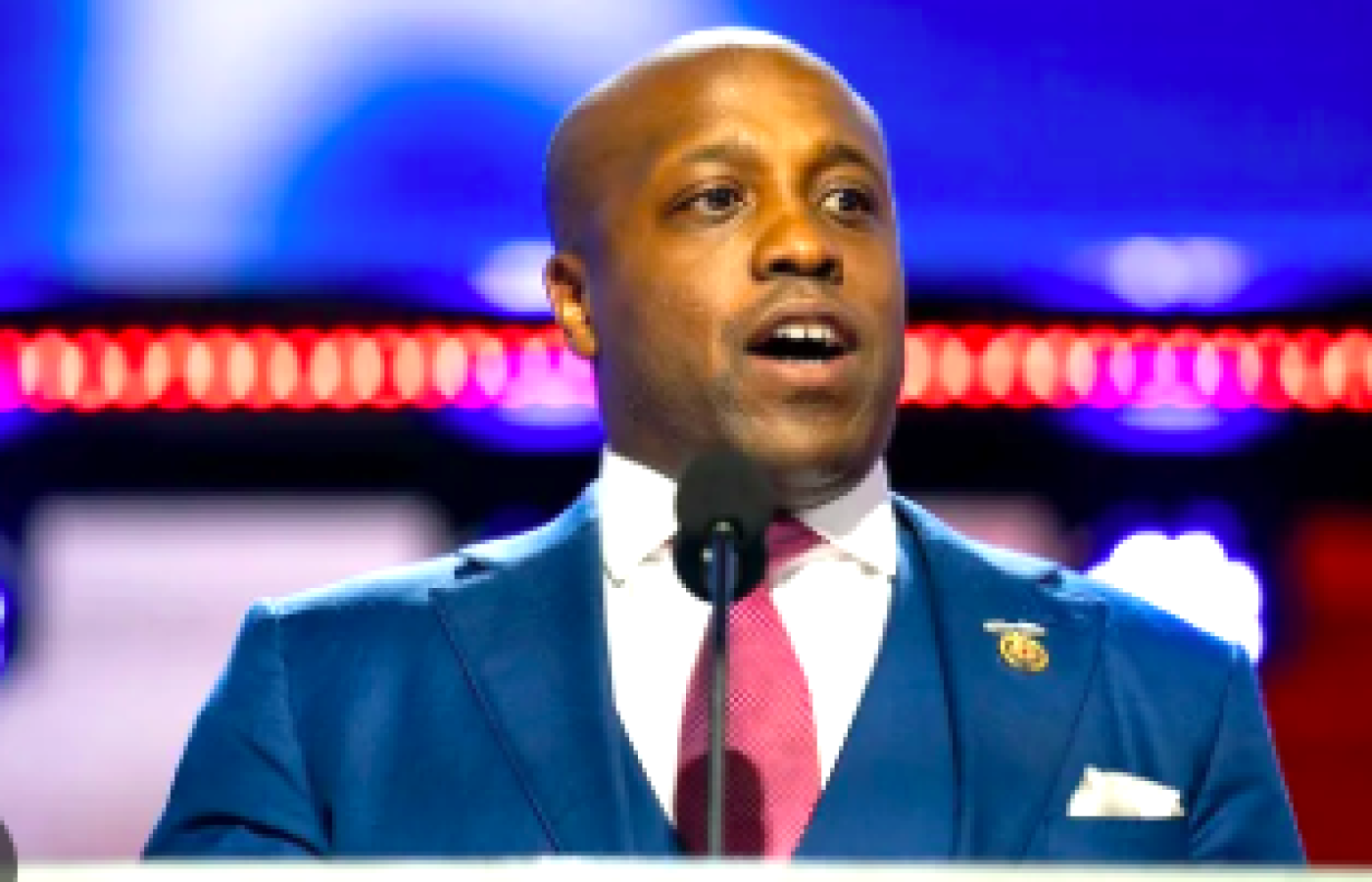 El congresista texano Wesley Hunt anuncia su candidatura al Senado