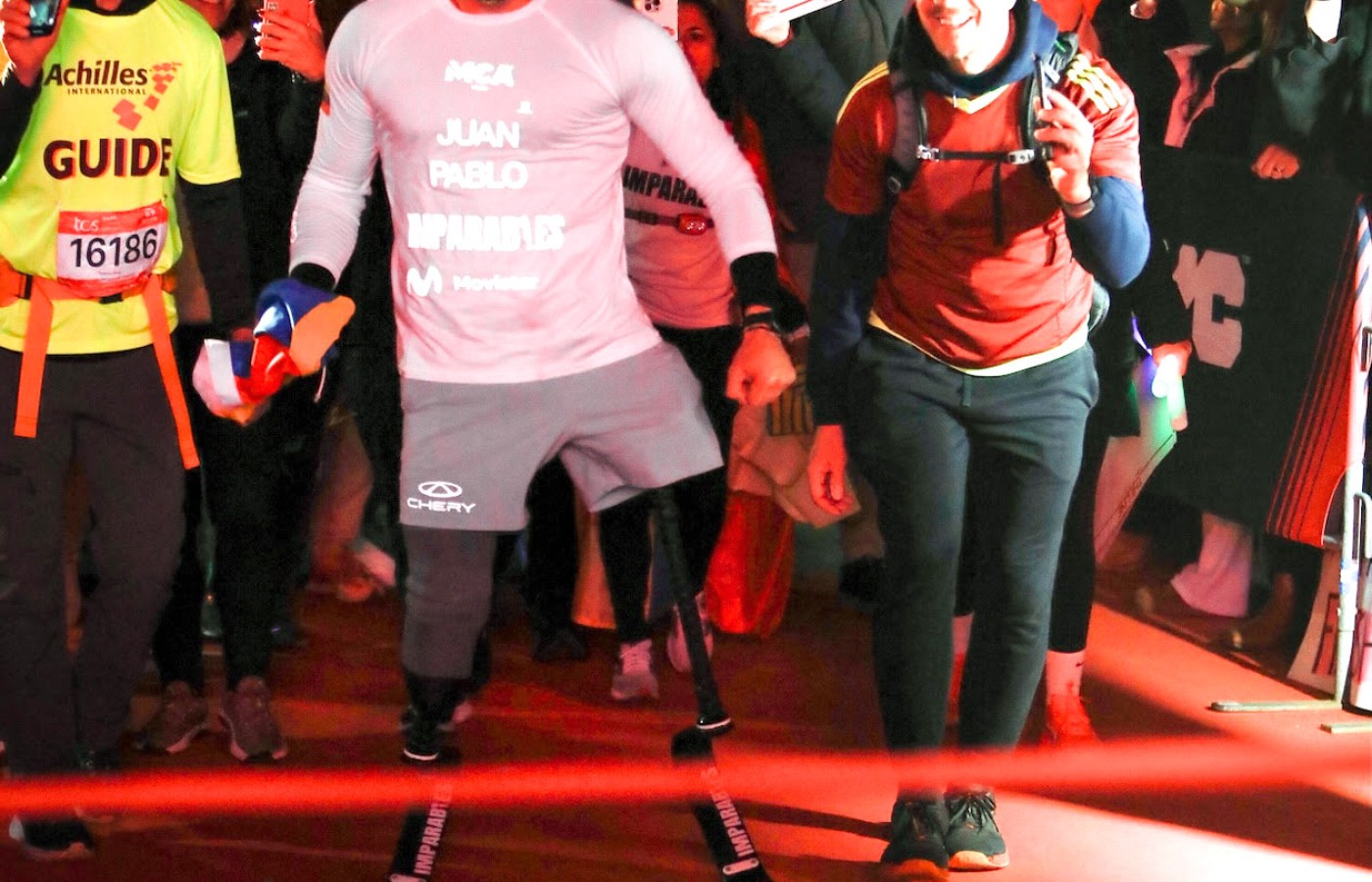 El último en llegar, el más grande: Juan Pablo Dos Santos culmina el Maratón de Nueva York con doble prótesis