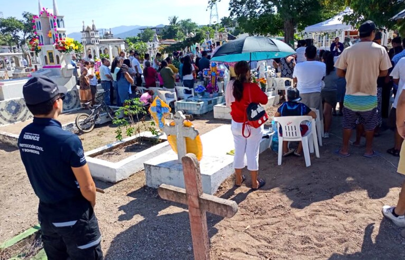Más de 40 mil vallartenses visitaron los panteones el Día de Muertos