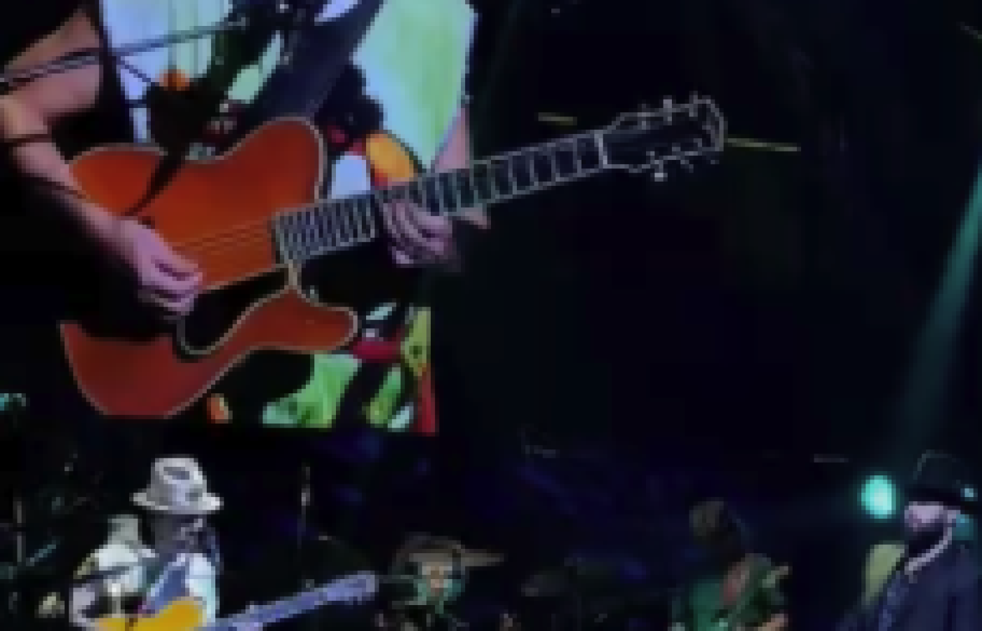 Carlos Santana y Carín León estrenan en vivo “Velas” en Las Vegas