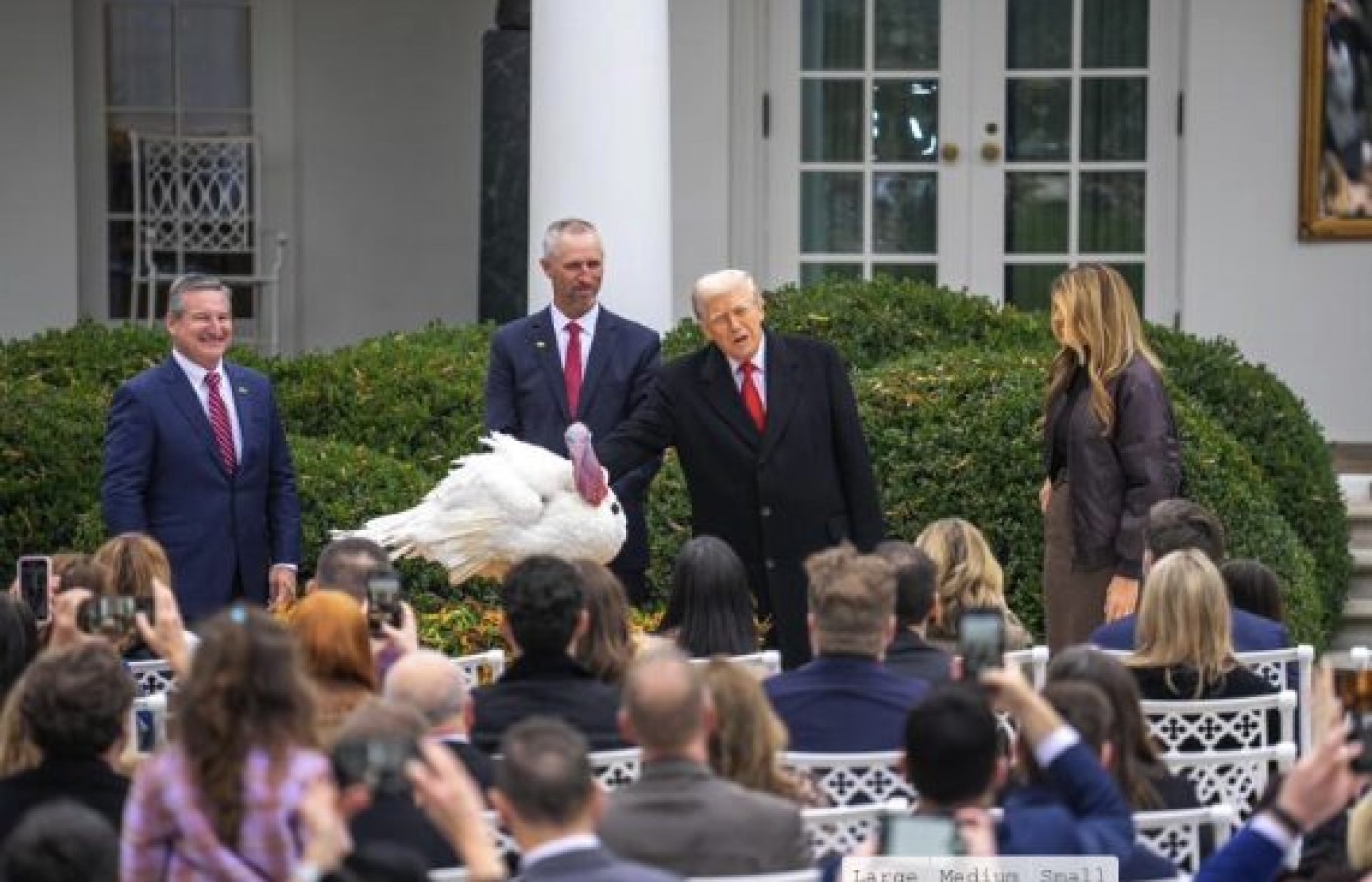 Trump asiste a ceremonia de indulto del Pavo por Acción de Gracias