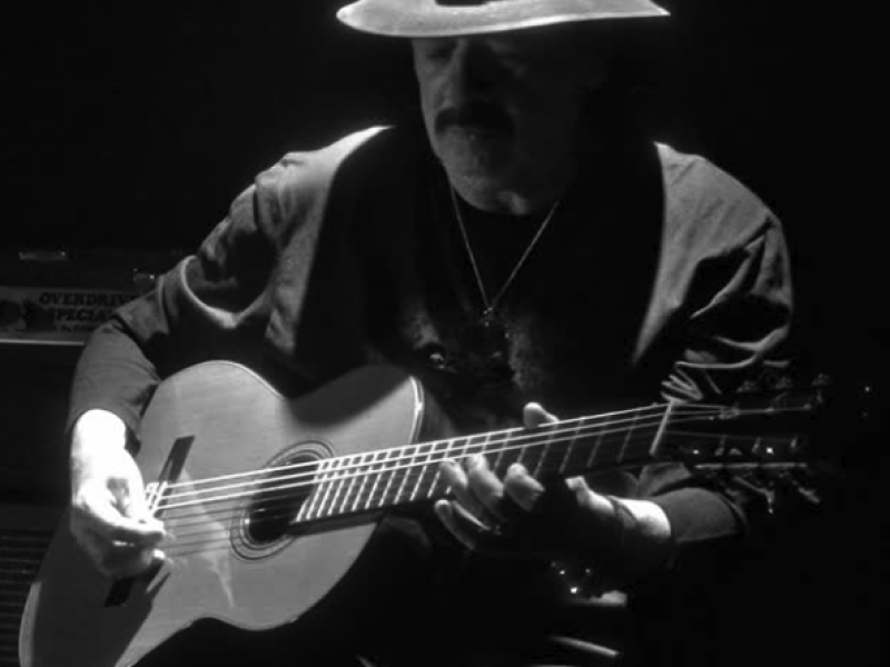 Carlos Santana y Carín León juntos en una colaboración "profundamente espiritual"
