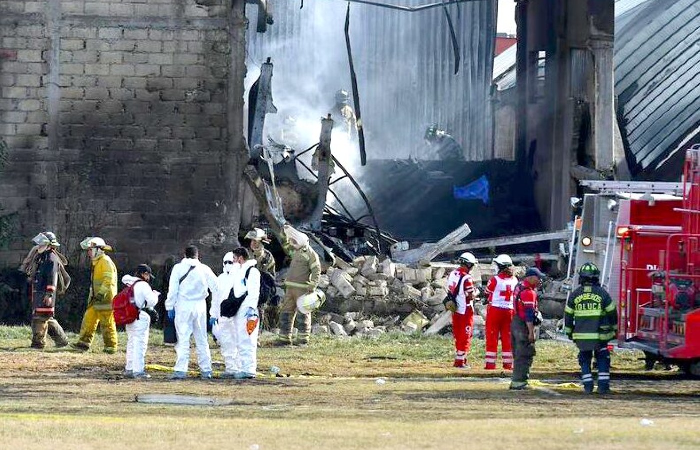 Desplome de aeronave deja al menos seis muertos en centro de México