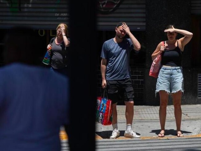 Altas temperaturas y cortes de energía afectan Área Metropolitana de Buenos Aires, Argentina