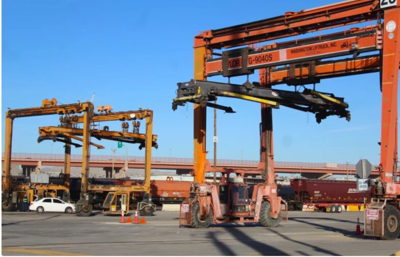 Disminuyen empleos y sueldos en manufactura en noviembre de 2025: INEGI