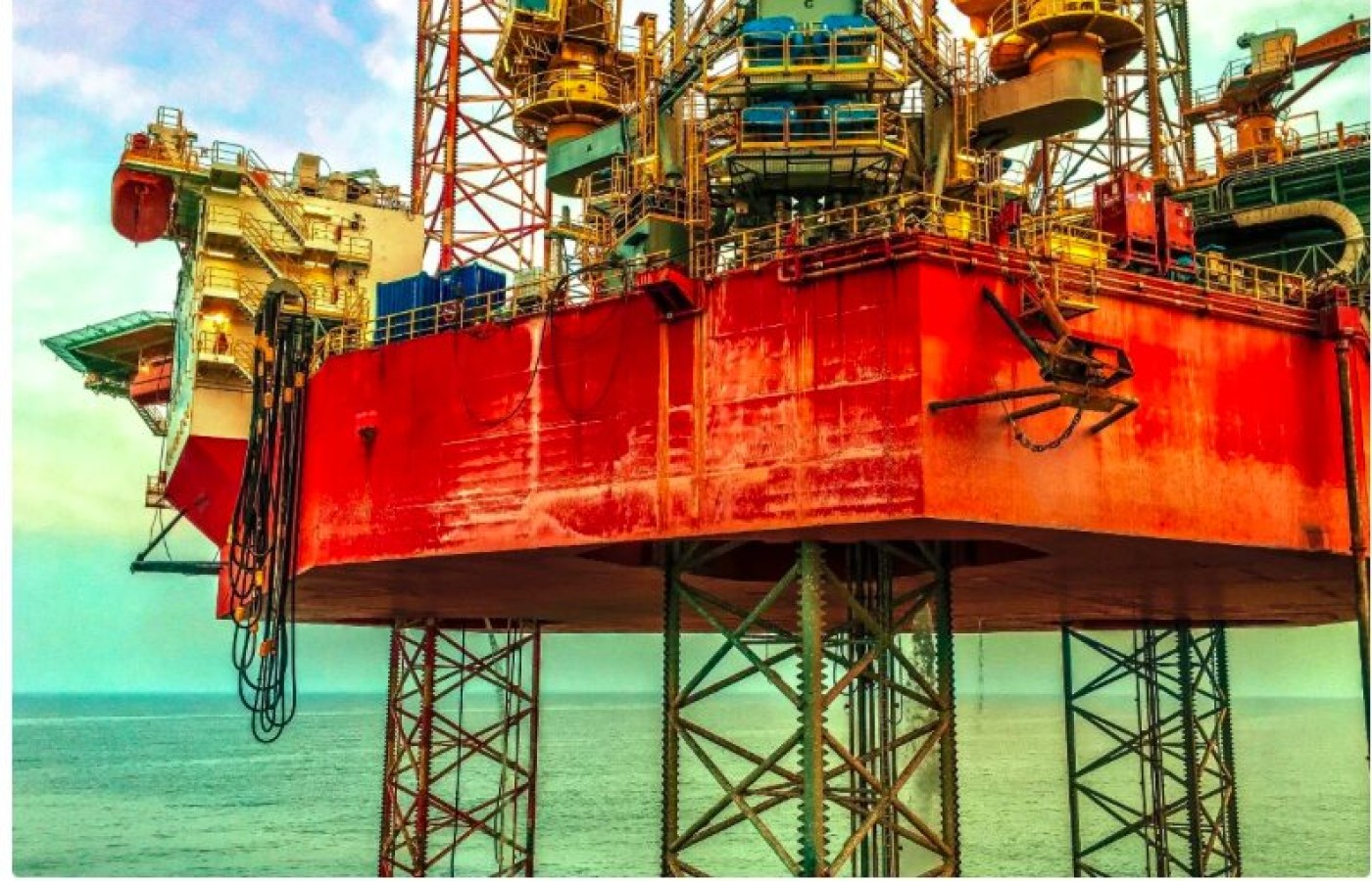 El barril de petróleo supera los 100 dólares tras casi dos semanas del bloqueo de Ormuz