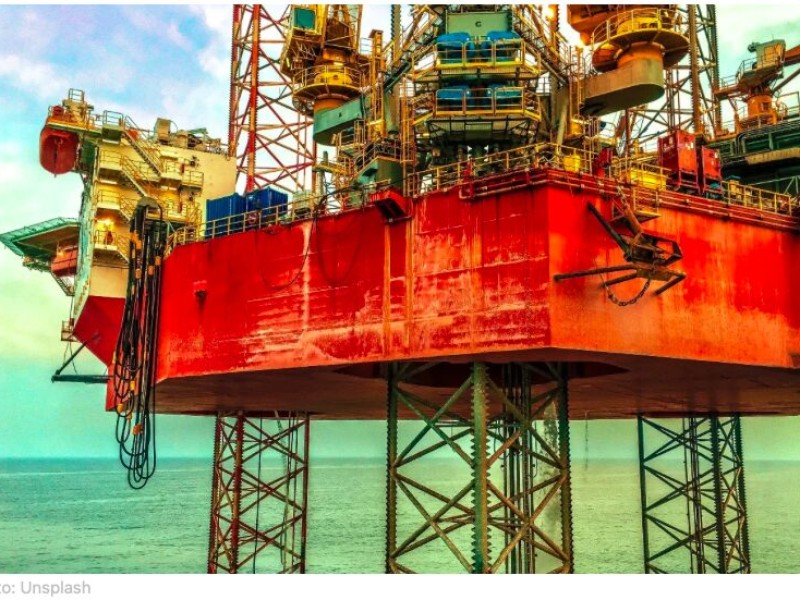 El barril de petróleo supera los 100 dólares tras casi dos semanas del bloqueo de Ormuz