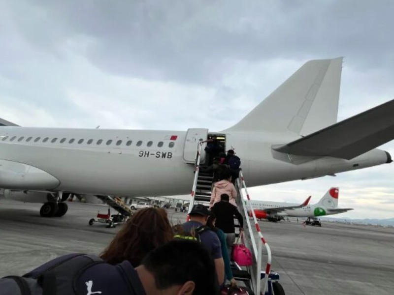 Aeropuertos en pausa y filas interminables por una crisis que nace en Washington