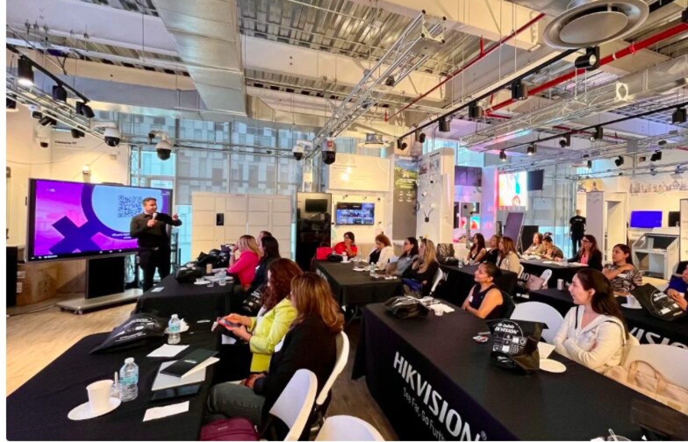 Programa de Hikvision capacita mujeres en videoseguridad en México