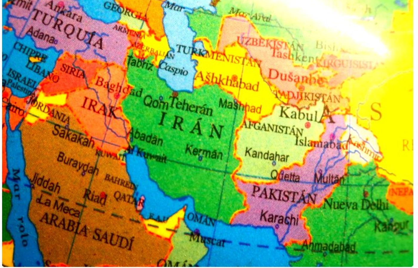 Trump ordena bloqueo naval en Ormuz y eleva tensión tras fracaso de diálogo con Irán