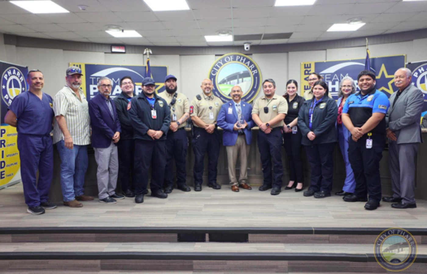 Pharr rinde homenaje al Jefe de EMS, Danny Ramirez