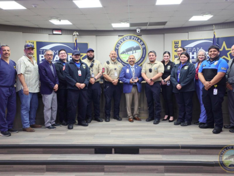 Pharr rinde homenaje al Jefe de EMS, Danny Ramirez