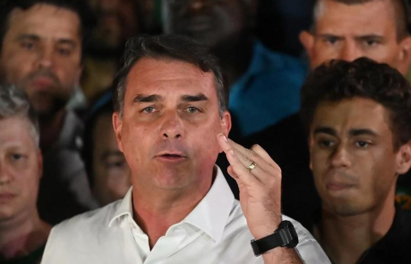 Partidos aliados de Flávio Bolsonaro reconocen victoria de Lula