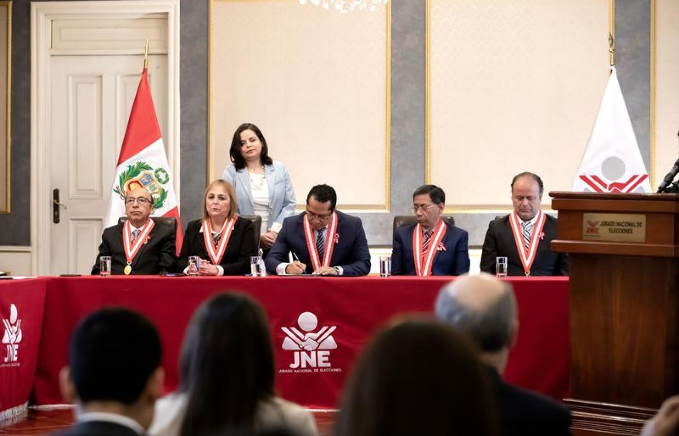 Keiko Fujimori proclamada nueva presidenta de Perú