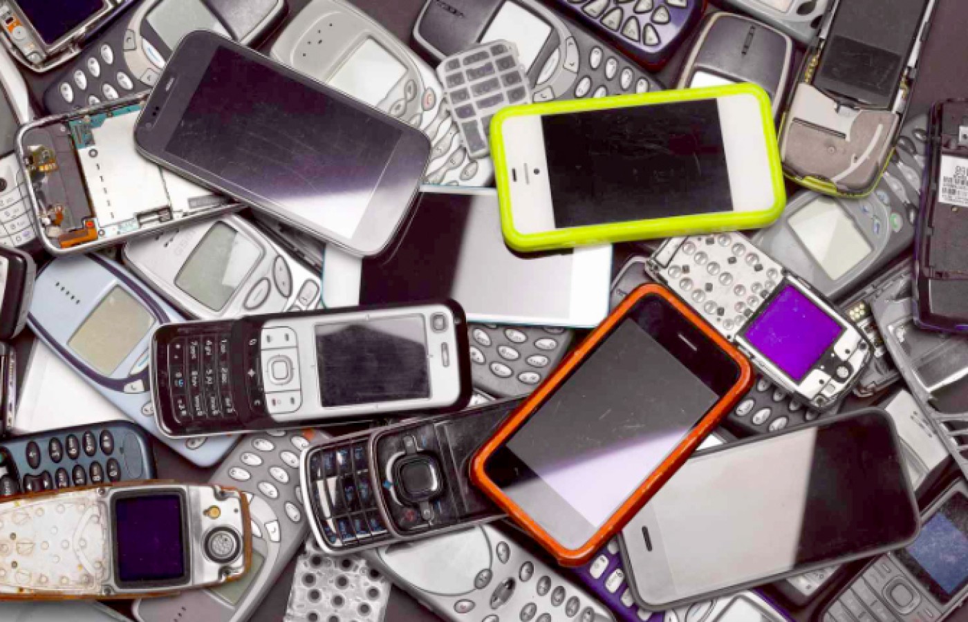 Celulares en la escuela: Prohibir es más fácil que educar