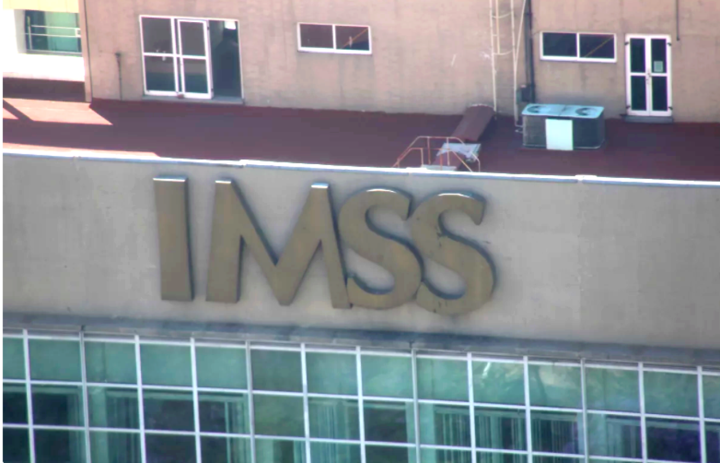 Por presión financiera del IMSS restringen oxígeno domiciliario y traslados de pacientes