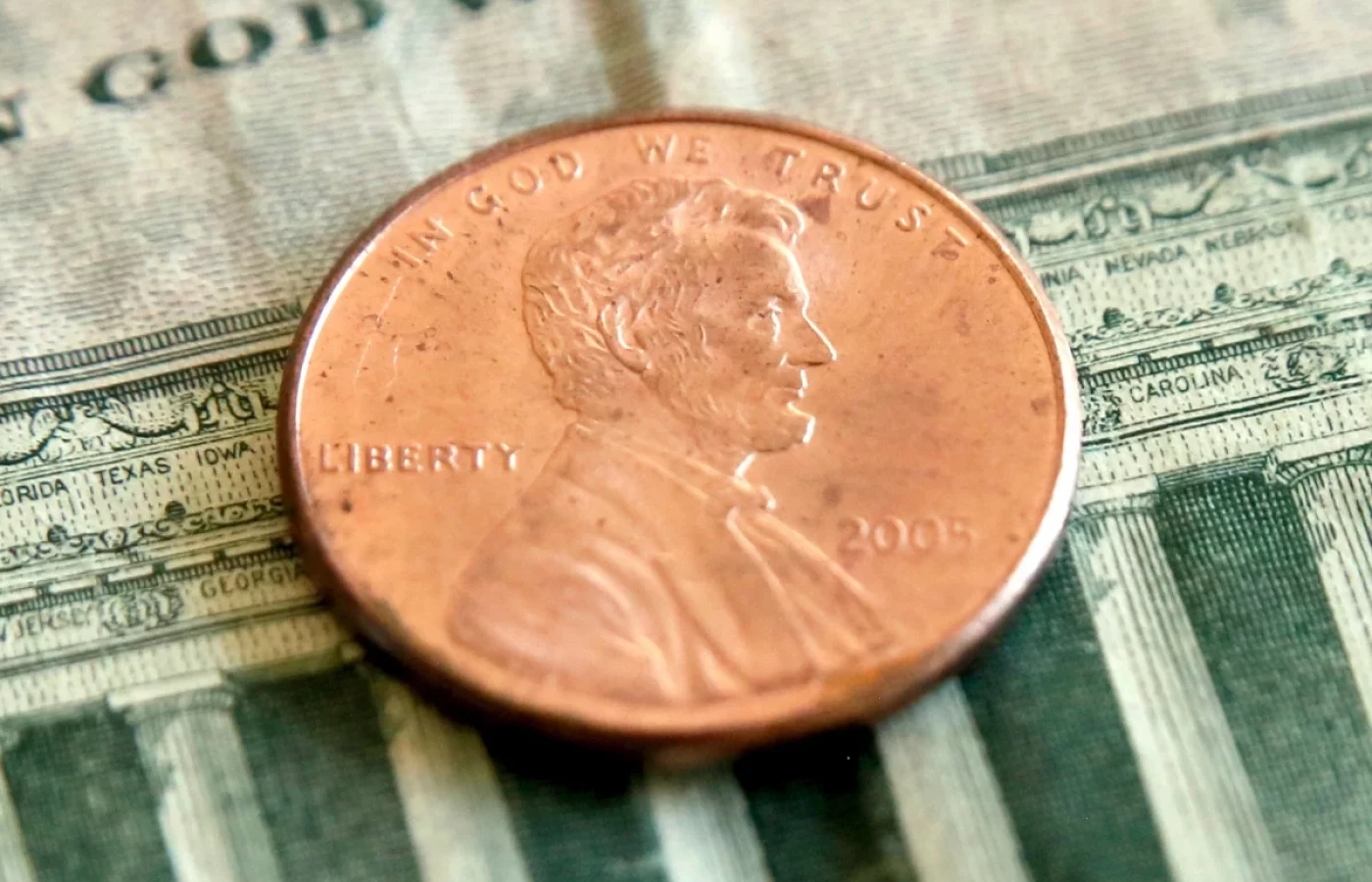 Dólar bajo presión