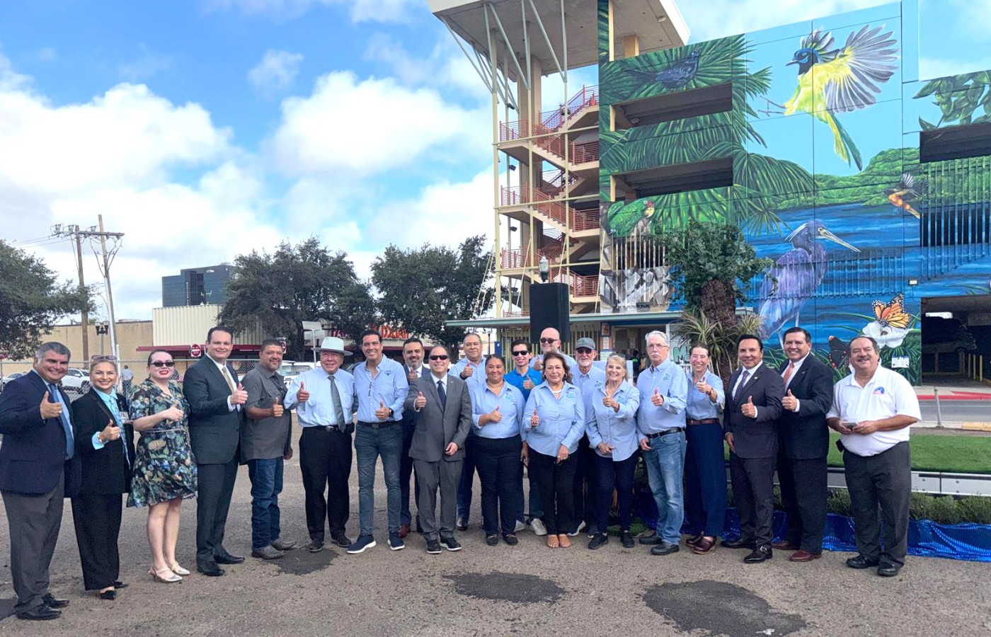 Se develó en McAllen el mural más grande del sur de Texas: “Soaring Through McAllen”