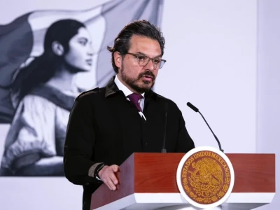 Sheinbaum confirma que permanencia de Zoé Robledo en el IMSS no está en duda