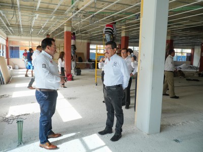 Rector de la UAT supervisa avances de obras de remodelación en la Facultad de Derecho Victoria
