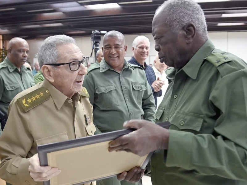 Qué mostró la reaparición de Raúl Castro