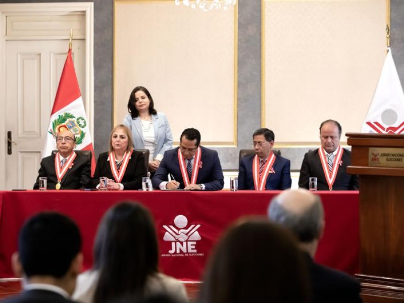 Keiko Fujimori proclamada nueva presidenta de Perú